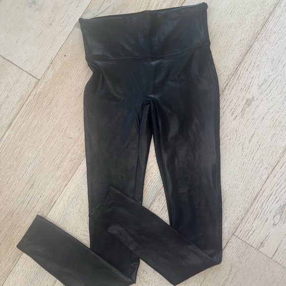 New Spanx Faux Leather glossy Leggings Black compression waistband sz. Medium - Picture 10 of 16